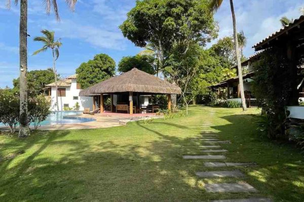 Viva com conforto, exclusividade e uma vista encantadora para o mar em um dos destinos mais desejados do sul da Bahia!